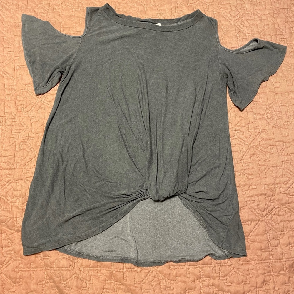 Grey shoulder cut out blouse.